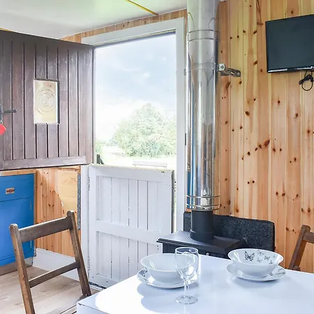 Skipton Shepherd's Hut - Dales View