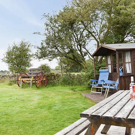 Skipton Shepherd's Hut - Dales View Cononley